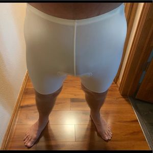 Men’s White Hind Work Out Shorts w/ Pads Large